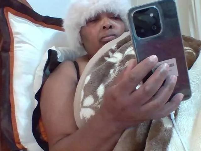 pussylips53 from BongaCams