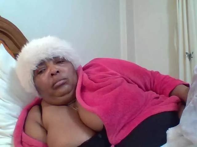 pussylips53 from BongaCams