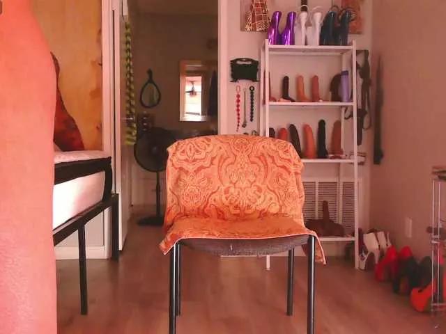 QueenAnitaDix from BongaCams