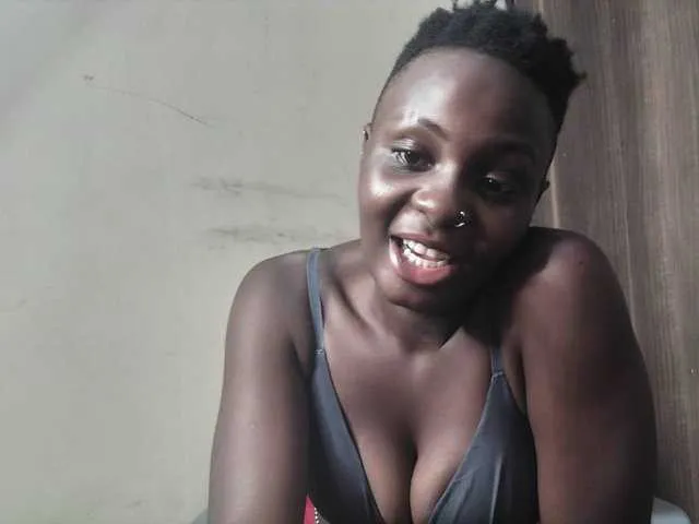 Offline QueenBee25 on BongaCams