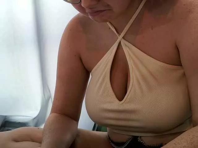 QueenTina from BongaCams