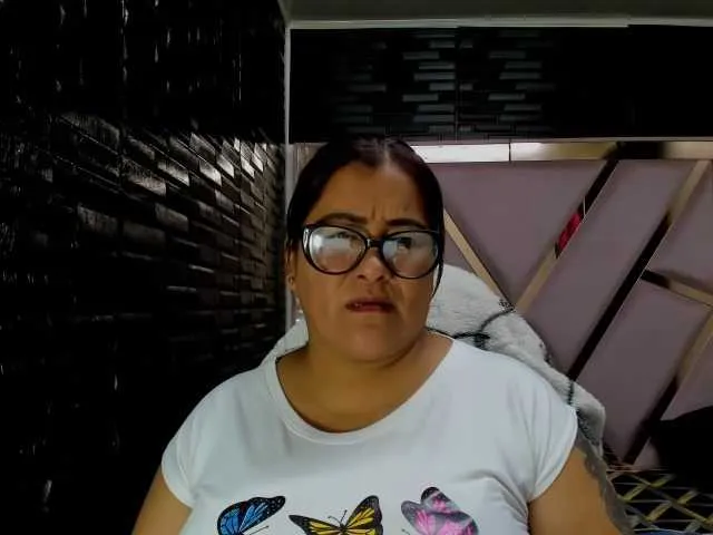 Offline RachelleWoods69 on BongaCams