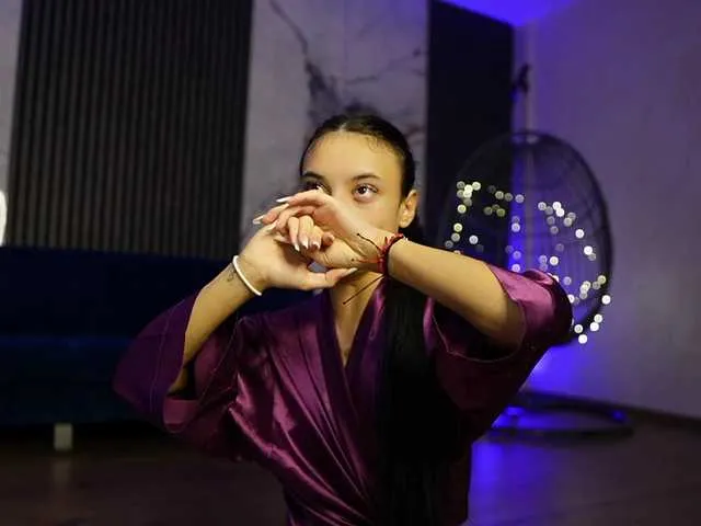 Offline RachelRavee on BongaCams