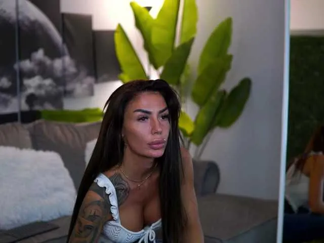 Freechat RaquelleVon on BongaCams