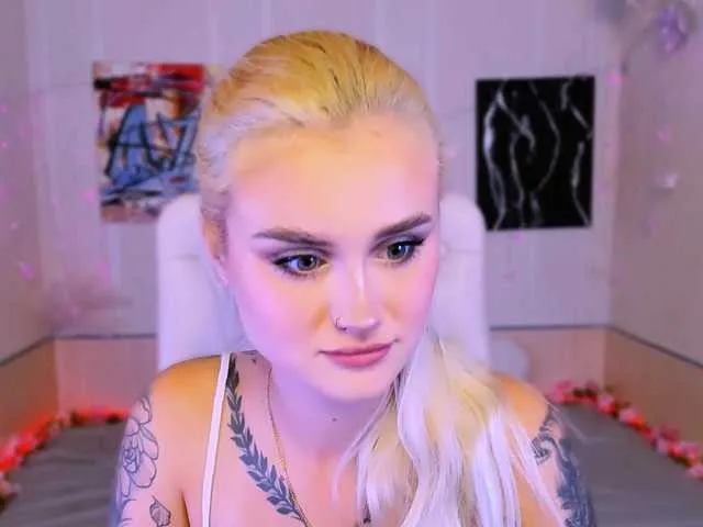 Offline Ravenaaaa on BongaCams