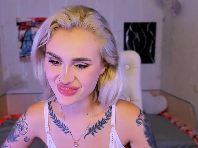 Offline Ravenaaaa on BongaCams