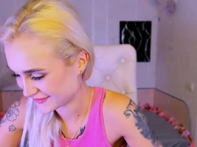 Offline Ravenaaaa on BongaCams