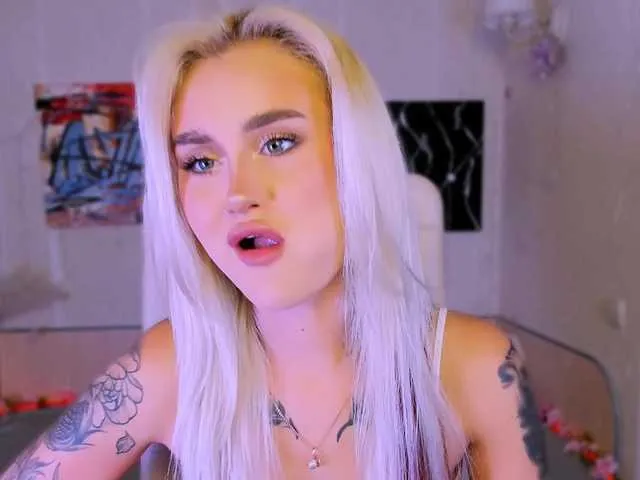 Offline Ravenaaaa on BongaCams