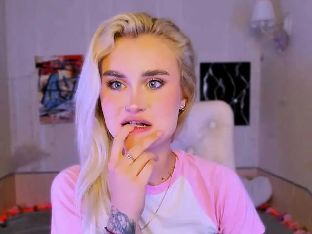 Offline Ravenaaaa on BongaCams