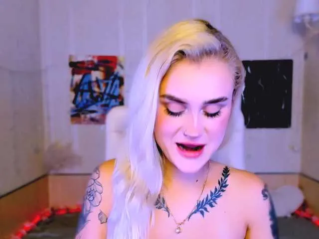 Offline Ravenaaaa on BongaCams