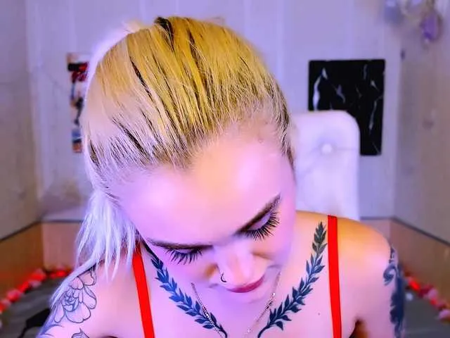 Offline Ravenaaaa on BongaCams