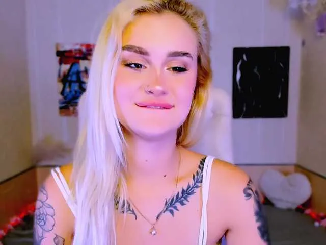 Offline Ravenaaaa on BongaCams