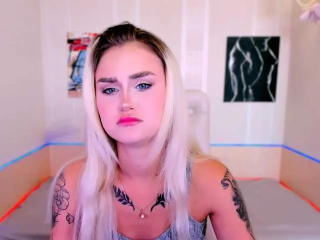 Offline Ravenaaaa on BongaCams