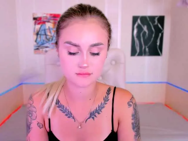 Offline Ravenaaaa on BongaCams