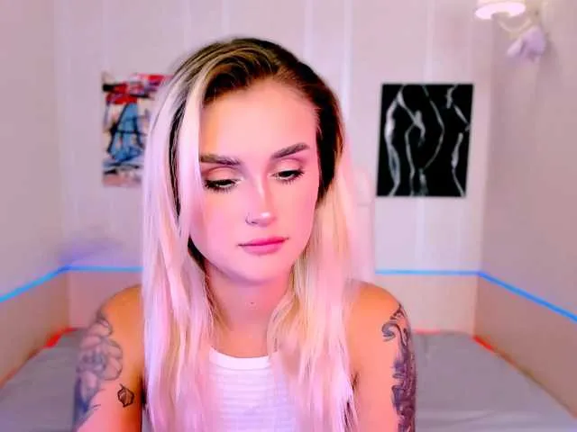 Offline Ravenaaaa on BongaCams