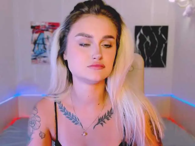 Offline Ravenaaaa on BongaCams