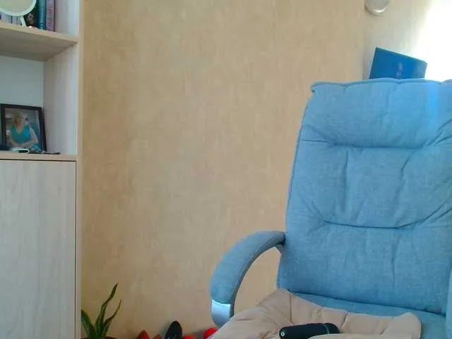 Offline rosewind8 on BongaCams