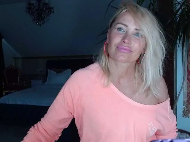 Offline rossalinda on BongaCams