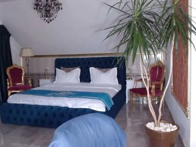 Offline rossalinda on BongaCams