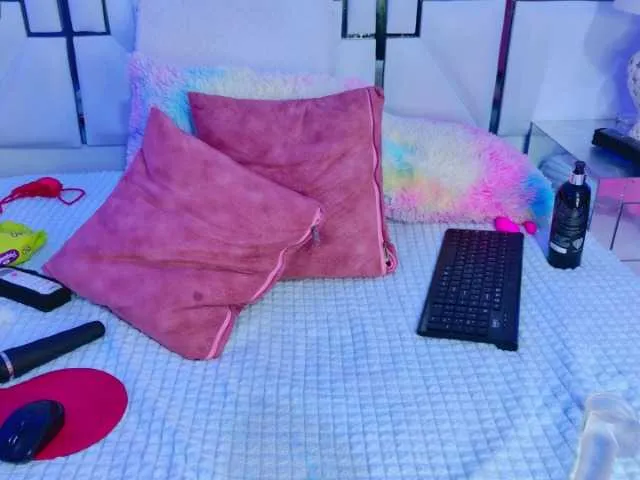 SabrinnaTaylor — I like kisses, caresses, and having you run your delicious, wet tongue over my body.