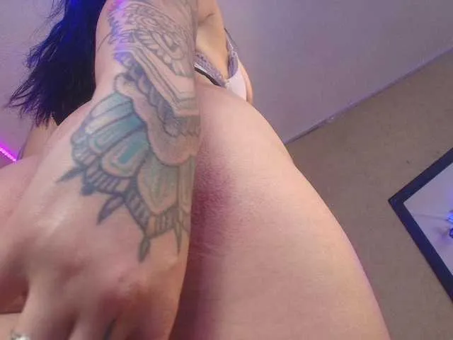 Offline SamanthaaSutra on BongaCams