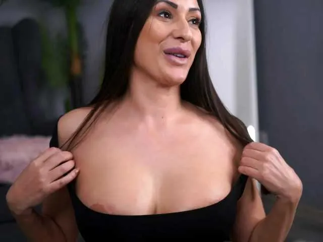 Freechat SarahMystique on BongaCams