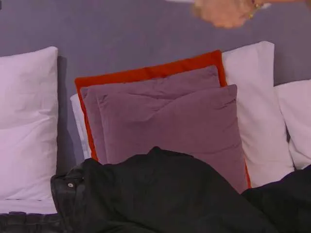 Offline SarahRoussi on BongaCams