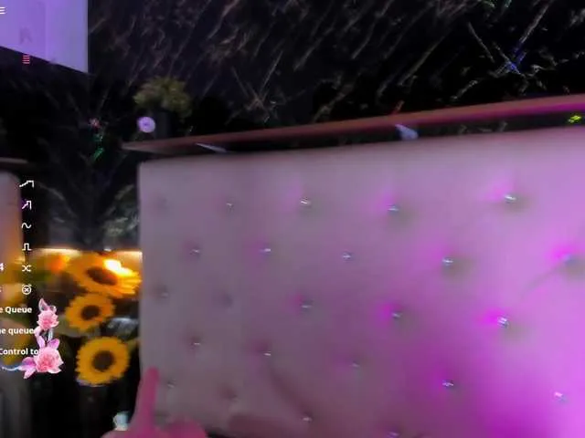 Offline SaraLondon13 on BongaCams