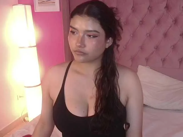 Freechat Sarayland on BongaCams