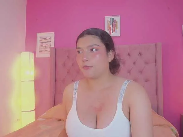 Freechat Sarayland on BongaCams