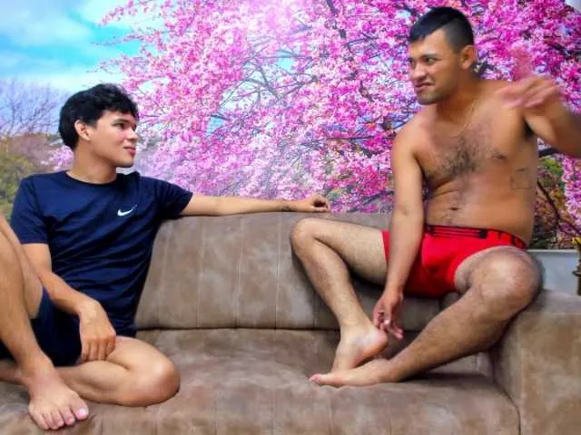 BongaCams SauvagesDreams is Freechat SauvagesDreams — May you be attentive and generous and may you have very hot conversations with us.