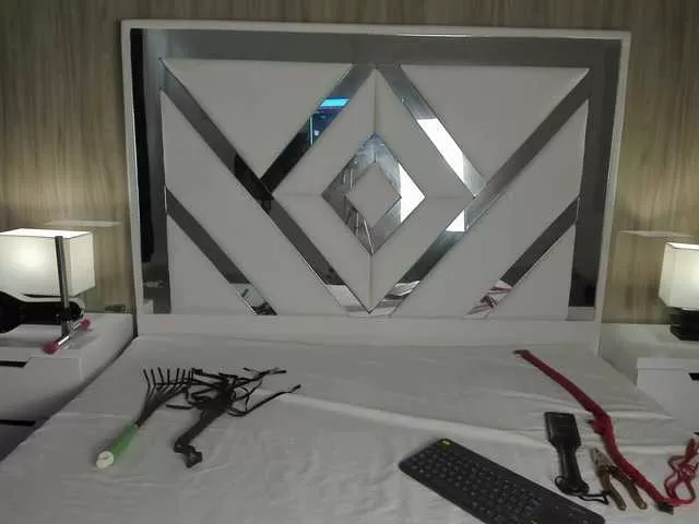 Offline Scarletthomas on BongaCams