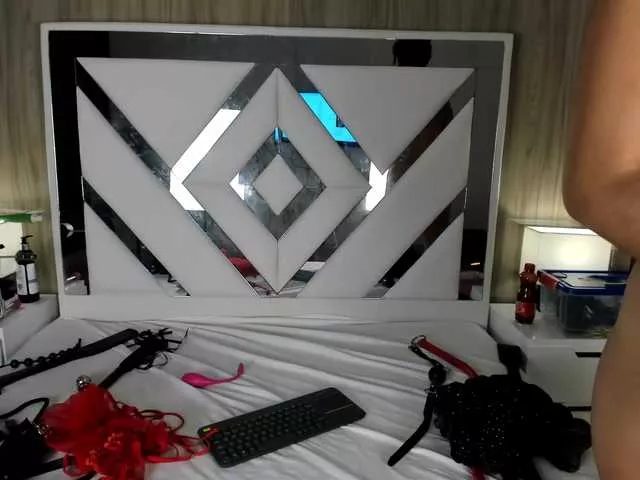 Offline Scarletthomas on BongaCams