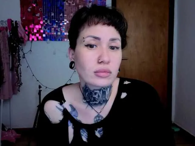 Offline SenoritaDakota on BongaCams