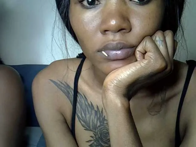 Offline Sexyroses on BongaCams