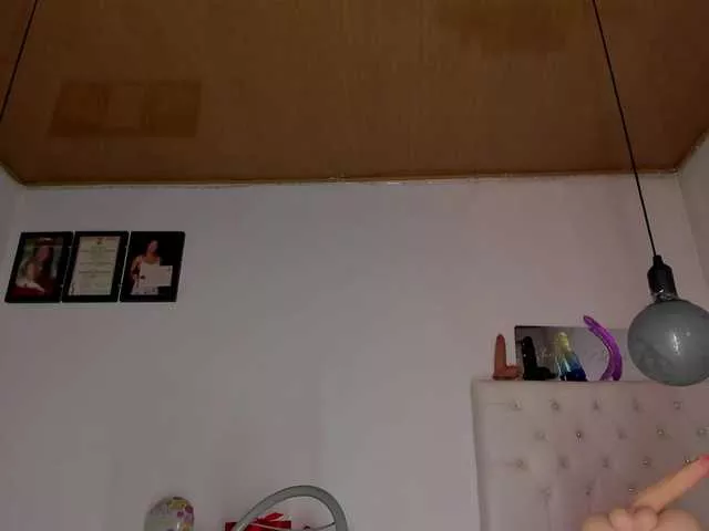 Offline Shannon-kane on BongaCams