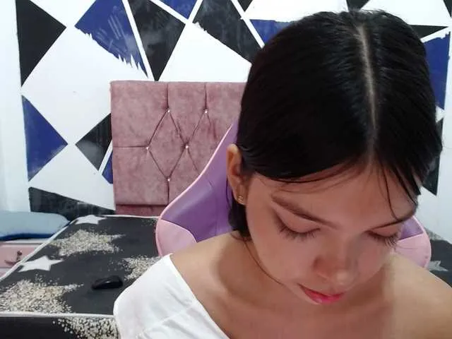 Offline shy-luna18 on BongaCams