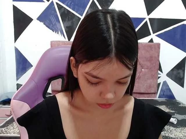 Offline shy-luna18 on BongaCams