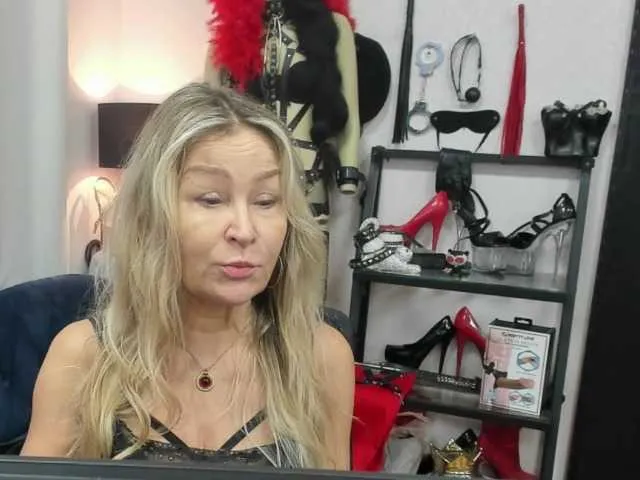 Freechat soft-crystal on BongaCams