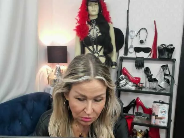 Freechat soft-crystal on BongaCams