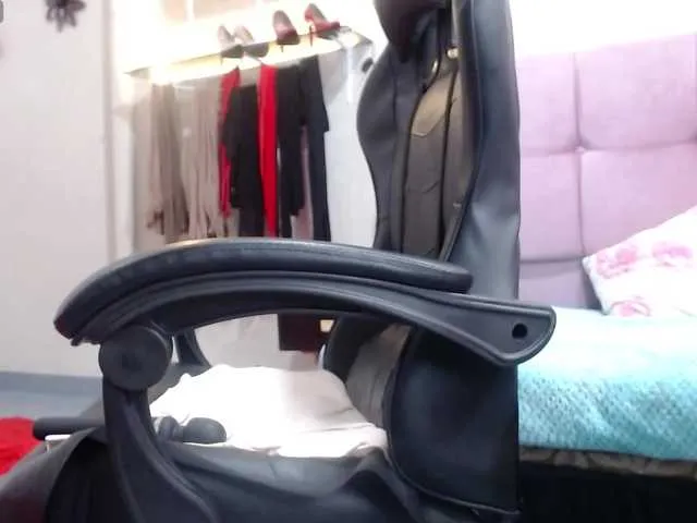 SolVegaa — Me excita los hombres seguros de si mismos y con iniciativa