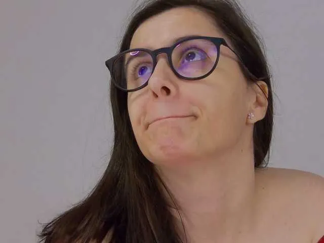 Offline SophieeRain on BongaCams