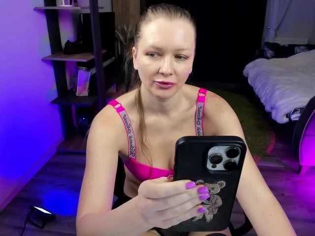 Offline StrippingLady on BongaCams