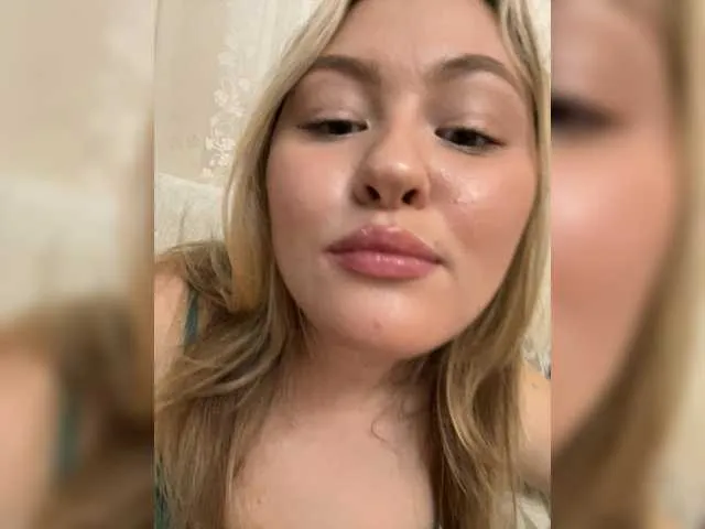 Offline SunshineEmma on BongaCams