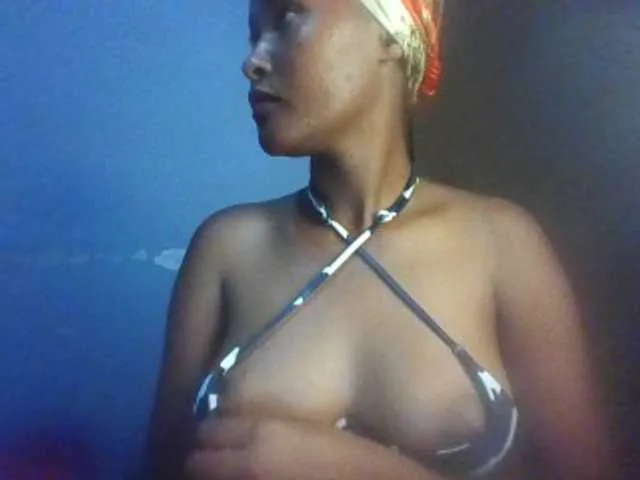 Offline Sweet-boo on BongaCams