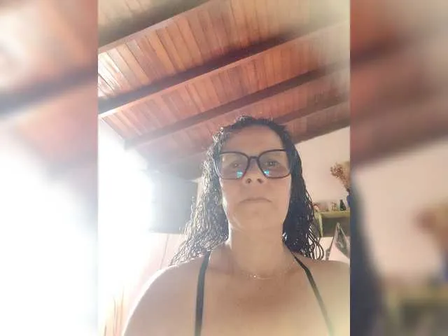 Offline Taniamilf69 on BongaCams