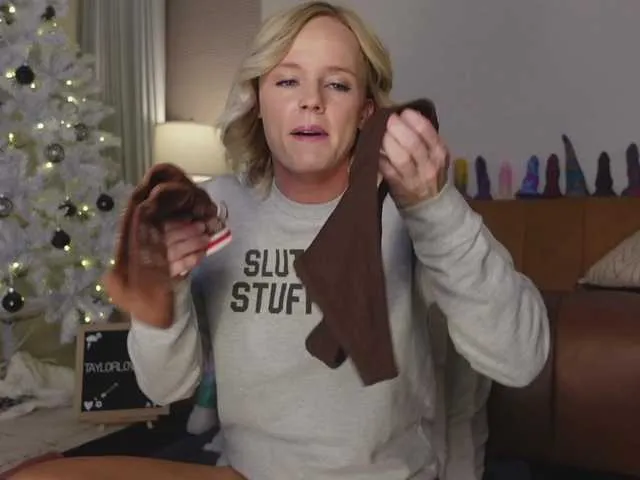 Offline TaylorLove303 on BongaCams