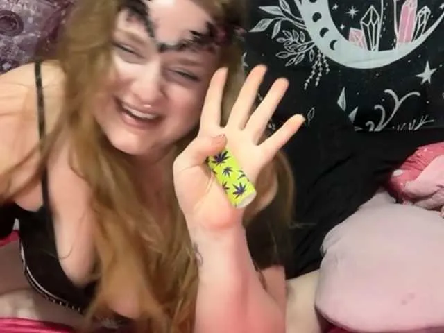 Offline thickgingergoddess on BongaCams