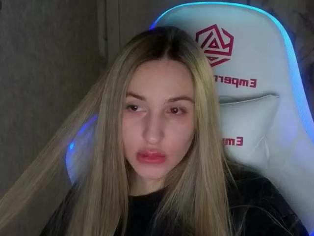 VikkiRood from BongaCams
