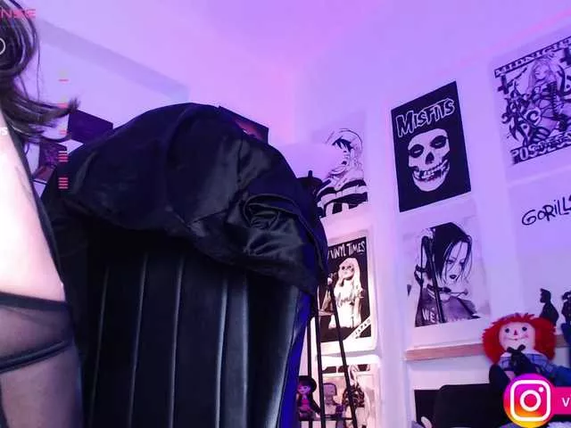 Offline Violetlane on BongaCams